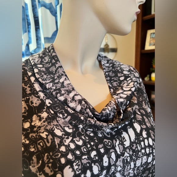 Preston & York Cowl Neck Snakeskin Blouse/Tee Size Large - Picture 4 of 11